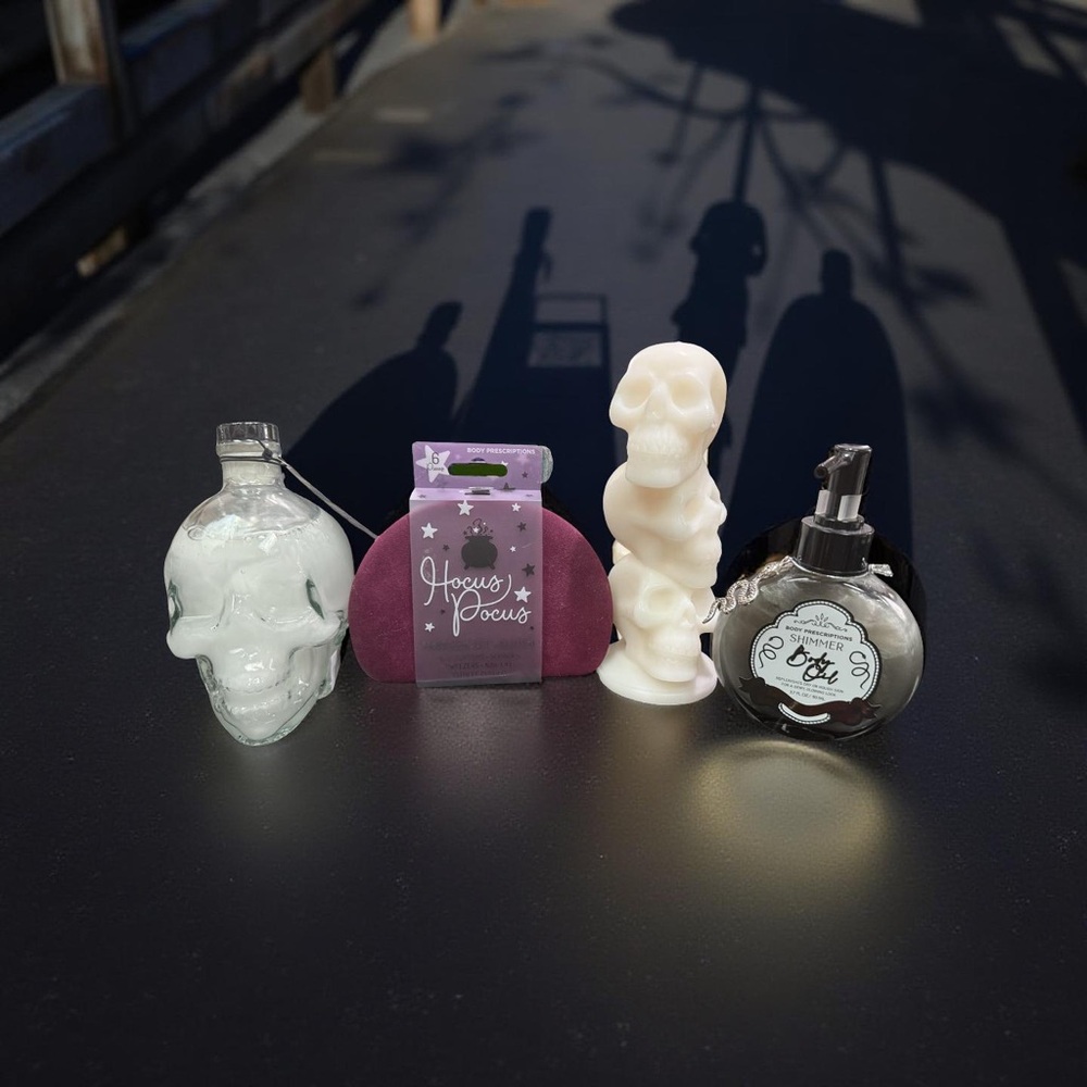 Skull Pampering Set of 4 Skull Candle, Bubble Bath, Shimmer Oil & Manicure Set - Picture 12 of 12